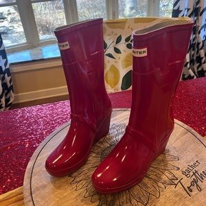 Hunter Kellan hot pink red raspberry short wedge heeled rain snow boots size 8